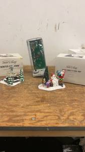 lot 241 image: Set of 3 Snow Village Christmas Collectibles