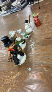 lot 255 image: Set of 5 Goebel Hummel Christmas Figurines
