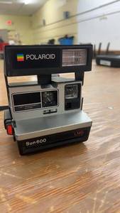 lot 269 image: Vintage Polaroid Sun 600 LMS Instant Camera