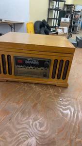 lot 275 image: Crosley CR74 Turntable Radio and CD Player with Built-in Speakers