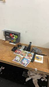 lot 279 image: Nintendo Wii Console with Games and Accessories Bundle