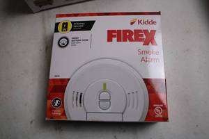 lot 12 image: Kidde FireX Smoke Alarm with 9V Battery