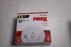 lot 26 image: Kidde FireX Smoke Alarm with 9V Battery