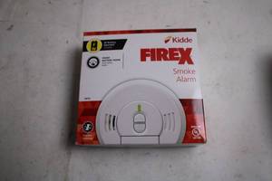 lot 28 image: Kidde FireX 9V Battery Operated Smoke Alarm