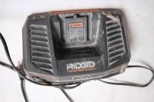 lot 39 image: Used RIDGID R840091 18V Dual Chemistry Charger