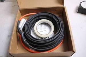 lot 129 image: New VEVOR Pipe Heating Cable in Box