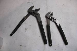 lot 132 image: Set of 2 Adjustable Channel Lock Pliers