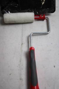 lot 204 image: Wooster Pro Mini Roller Kit with Paint Tray