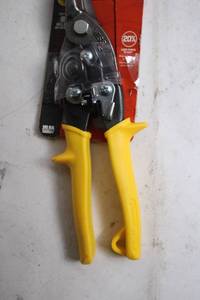 lot 207 image: Crescent Wiss MetalMaster Compound Action Snips