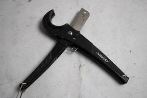 lot 265 image: Husky Ratcheting PVC Pipe Cutter