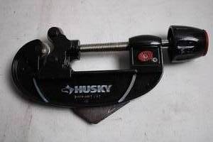 lot 303 image: Husky 18 to 2 inch Pipe Cutter