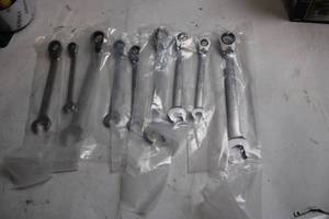 lot 309 image: Set of 10 Tekton Metric Open-End Ratcheting Wrenches
