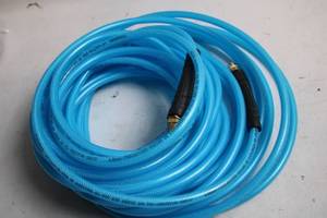 lot 322 image: 50ft Heavy Duty Blue Air Compressor Hose