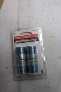 lot 479 image: Set of 4 Everbilt Steel Pipe Nipples 34 in. x Close