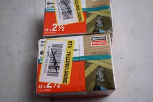 lot 166 image: Box of 100 Simpson Strong-Tie SD Connector Screws 2.5 inch