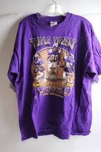 lot 16 image: Minnesota Vikings Triple Threat T-Shirt in Purple Size XL