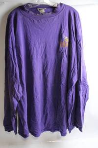 lot 17 image: Minnesota Vikings 3XL Long Sleeve Shirt
