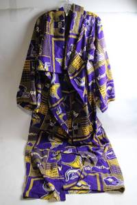 lot 23 image: Minnesota Vikings Themed Fleece Bathrobe