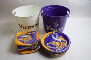 lot 25 image: Minnesota Vikings Party Set with Buckets, Plates, and Napkins