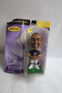 lot 29 image: Daunte Culpepper Special Edition Bobbin Bobbers NFL Bobblehead
