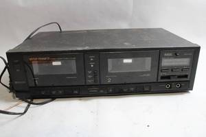 lot 39 image: Vintage Vector Research VCX-325 Double Cassette Deck