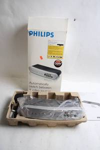 lot 50 image: Philips HDTV Optimized 4-Input Automatic AV Switcher - New in Box