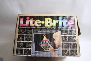 lot 51 image: Vintage Lite-Brite with Box, Pegs, and Design Templates