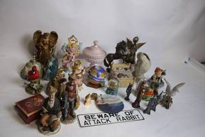 lot 90 image: Collection of 20 Assorted Decorative Figurines and Ornaments
