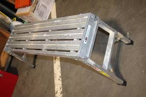 lot 98 image: Werner Aluminum Work Platform