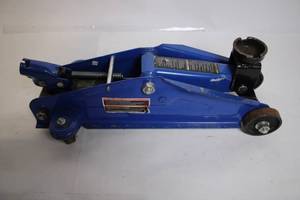 lot 102 image: Used Heavy-Duty Hydraulic Floor Jack in Blue