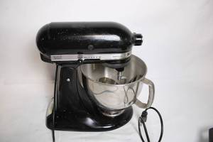 Used KitchenAid Artisan Mixer in Black with Stainless Steel Bowl