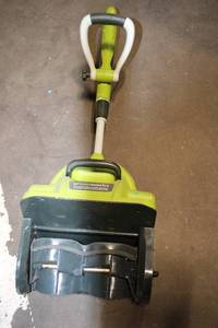 lot 127 image: Greenworks 8A Electric Snow Shovel