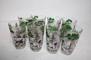 lot 131 image: Set of 8 Vintage English Setter Hunting Dog Themed Drinking Glasses