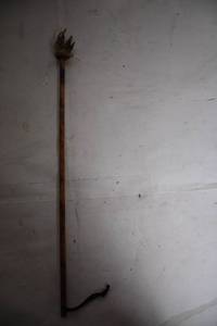 lot 161 image: Vintage Tribal Walking Stick with Animal Claw Handle