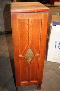 lot 184 image: Vintage Wooden Display Cabinet with Glass Shelves