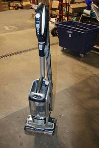 lot 186 image: Shark DuoClean Lift-Away Bagless Upright Vacuum Cleaner