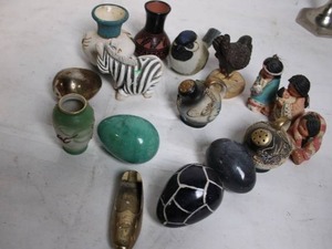 lot 198 image: Collection of 14 Miniature Sculptures and Vases