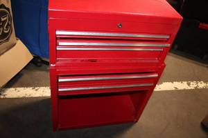 lot A-205 image: Red Metal Rolling Tool Chest with 4 Drawers