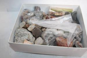 lot 224 image: Collection of Assorted Rocks and Minerals
