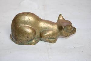 lot 235 image: Vintage Solid Brass Cat Figurine Paperweight