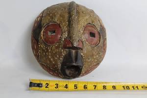 lot 21 image: Handmade African Wooden Mask from Ghana
