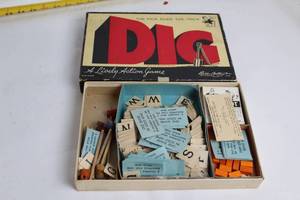 lot 28 image: Vintage DIG Board Game by RAIDArtist Co.