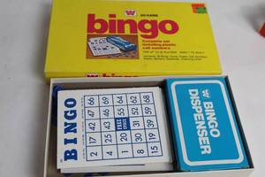 lot 33 image: Vintage 1974 Bingo Game Set for Up to 20 Players