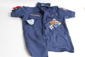lot 64 image: Boy Scouts of America Webelos Uniform Shirt Youth Medium