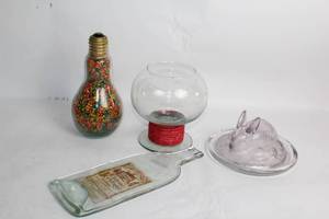 lot 104 image: Collection of Vintage and Decorative Glass Items