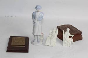 lot 106 image: Set of Vintage Porcelain Figurines and Decorative Box