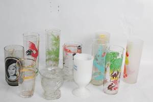 lot 107 image: Collection of 12 Vintage Novelty Glasses and Tumblers