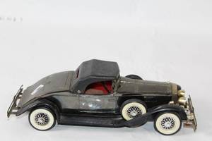 lot 154 image: Vintage 1931 Die-Cast Model Car with Detailed Features