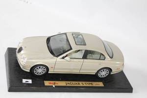 lot 157 image: Maisto 1999 Jaguar S-Type Diecast Model Car