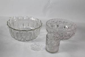 lot 198 image: Set of 4 Vintage Crystal Glassware Pieces